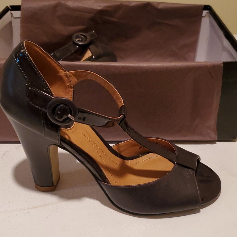 NA NA Sandals NEW